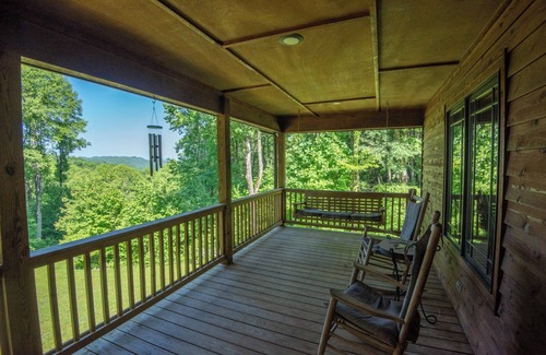 Creston Cabin | The Gathering Place - Blue Ridge Mountain Retreat - 30 acres to explore - Pool Table - Sleeps 15