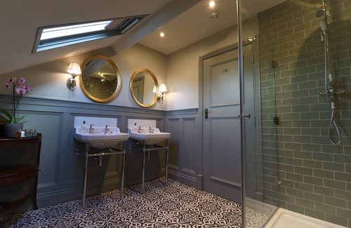 Castle Hotel | The Georgian Swansea