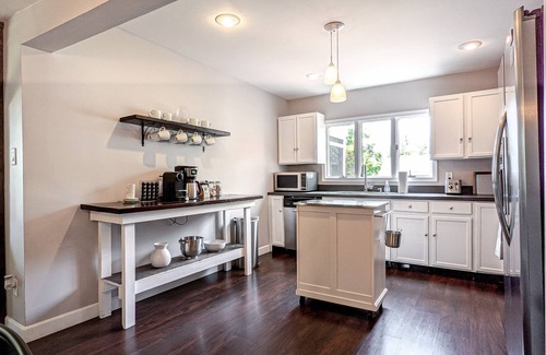 Three Oaks House | The Getaway - Three Oaks Cottage 3 BR 1.5 Bath - Week Stay Discount