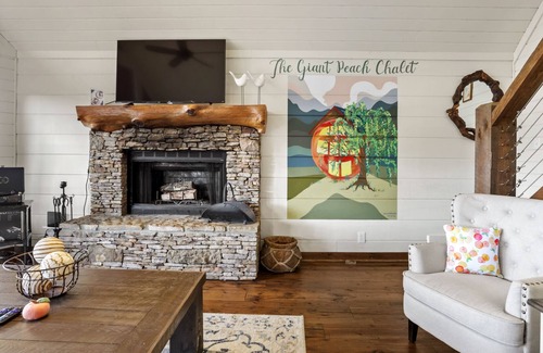 Blue Ridge Ski Chalet | The Giant Peach Chalet- BRAND NEW LISTING- 5 min to DT Blue Ridge