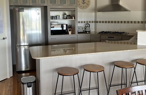 Geographe House | 'The Glades' spacious family home with water views