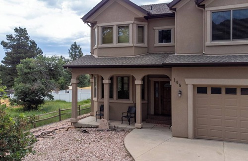 Palmer Lake House | The Glen House, a lovely 4 bedroom home in Palmer Lake, with hot tub, and views!