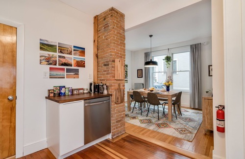 East End House | The Globe House on Munjoy Hill - Walk to Breweries