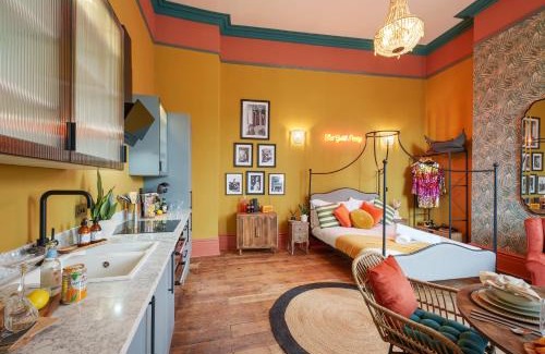 Bristol Old City Apartment | The Gold Penny - 1 Bed Studio Apartment in Central Bristol by Mint Stays