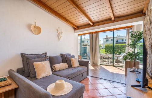 Silves Apartment | The Golden Breeze – Beachside Pool & BBQ Escape