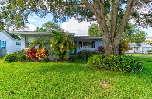 Kingston House | The Good Ole` Days, King Bed, Pet Friendly