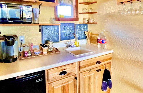 Dripping Springs Cabin | The GOODNIGHT: Sweet Treehouse suite with kitchenette in the Texas Hill Country