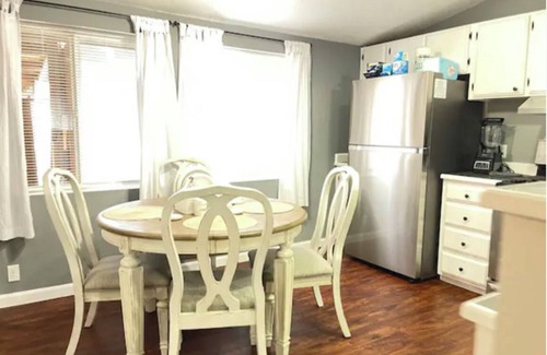 Alturas House | The Gooseloop Getaway 3 Bedroom house