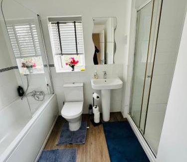 Peterborough House | The Grace House Entire 4bed detached