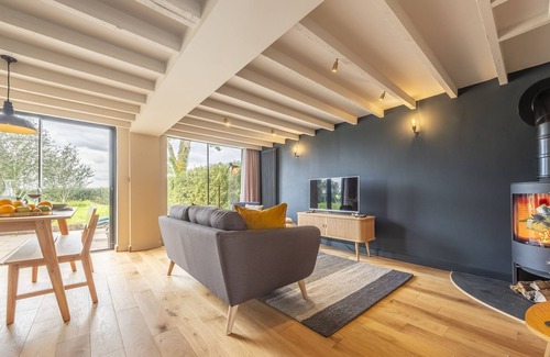Thorington Cottage | The Granary is the perfect hideaway, set in a peaceful secluded rural location