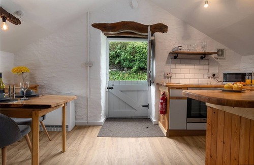 Bryn-crug Cottage | The Granary - sleeps 2 guests in 1 bedroom