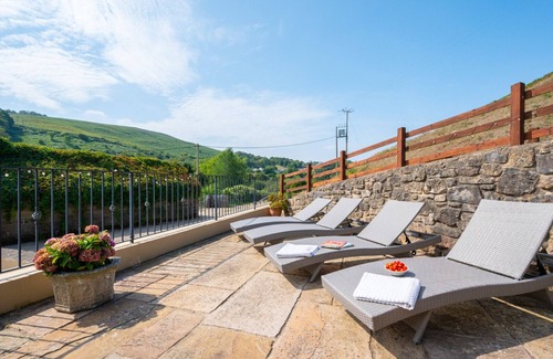 Llangennith House | The Granary - Three Bedroom House, Sleeps 5