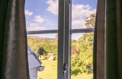 Port Talbot Apartment | The Granary - Tyn Cellar Barns