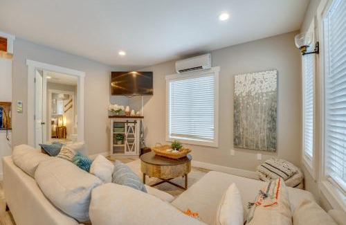 Chelan House | The Grand Chelan Group Getaway Pool and Hot Tub
