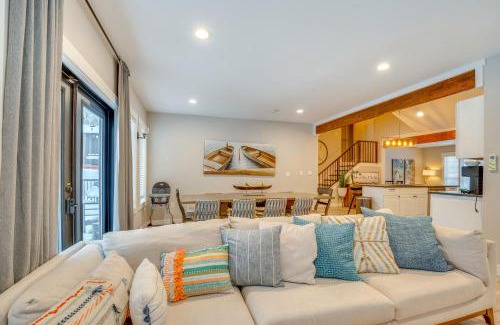 Chelan House | The Grand Chelan Group Getaway Pool and Hot Tub