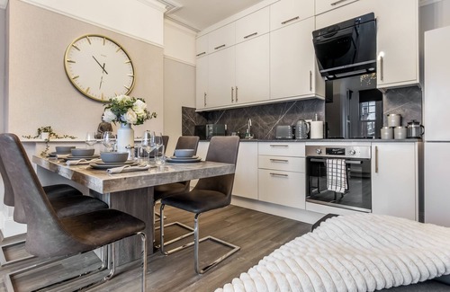 Edgware Apartment | The Grand Edwardian 3 Bedroom Apartment