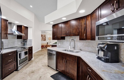 Southwest Ranches Villa | The Grand Luxe 8BR Villa w POOL and basketball