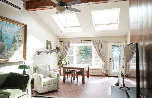 Onondaga House | The Grand Riverhouse & Bunkhouse