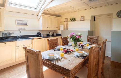 Kingsbridge Cottage | The Grange - 5 cottages that sleeps 23 guests in 12 bedrooms