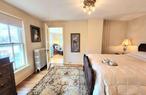 Chambersburg Bed & Breakfast | The Gray House 1899