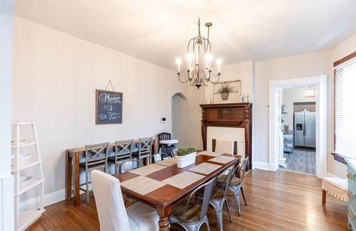 Dayton House | The Gray Whale. 6 BR 3 Baths. Three miles to Downtown Cincinnati. Sleeps 18+