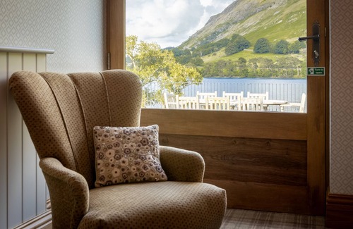 Howtown House | The Great Barn - Luxury Home with Lake Access - Dog-friendly