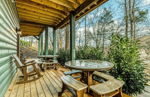 Gatlinburg House | The Great Dogwood Manor