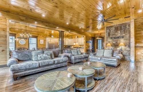 Gatlinburg House | The Great Dogwood Manor