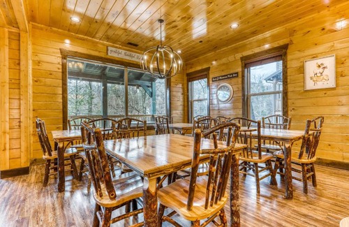 Gatlinburg House | The Great Dogwood Manor