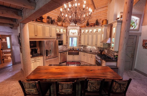 Branson House | The Great Trout Lodge