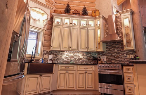 Branson House | The Great Trout Lodge