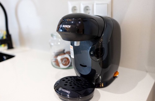 Nou Moles Apartment | The Green Apartment I by Florit Flats