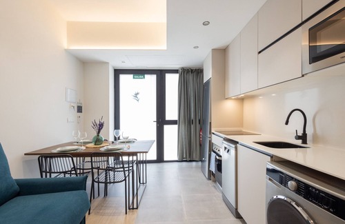 Nou Moles Apartment | The Green Apartment I by Florit Flats