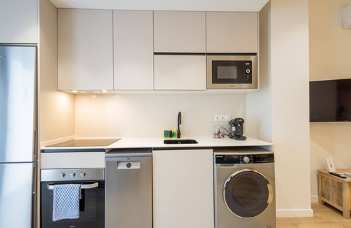 Nou Moles Apartment | The Green Apartment I by Florit Flats