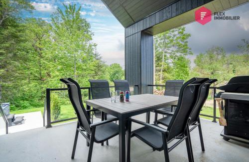 Saint-Basile Ski Chalet | The Green Chill at Cité-Jardin - Private SPA, Ping pong, Fireplace & Pool