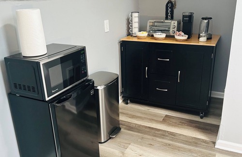 West New Haven Apartment | The Green Lily Suite
