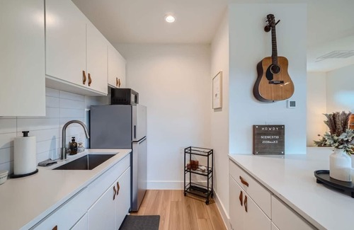 Georgetown House | The Green Room Studio-Walk to Square & River Trail