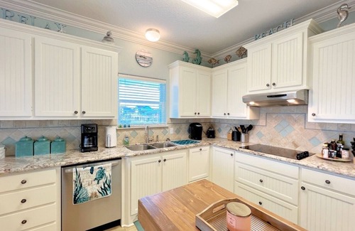 Port Bolivar House | The Green Seahorse - 2nd row beauty with ALL the extras!