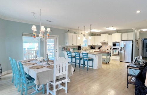 Port Bolivar House | The Green Seahorse - 2nd row beauty with ALL the extras!