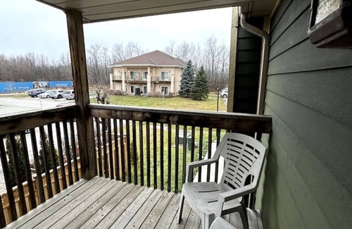 Collingwood House | The Greenview Retreat