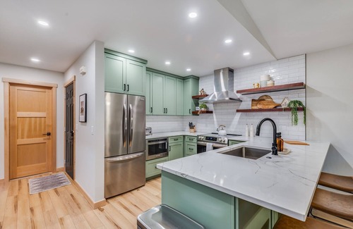 Downtown Leavenworth Condo | The Griffith's House - Stylish Comfort Close to All Things Leavenworth!