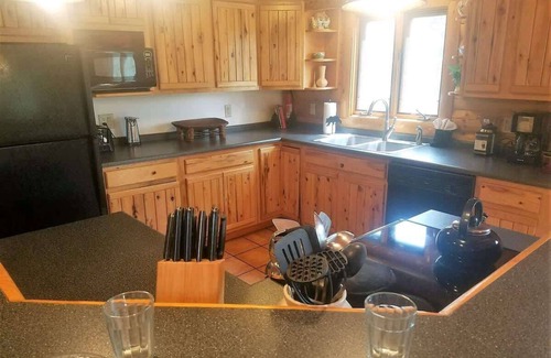Alto Cabin | The Grizz Summary: Th