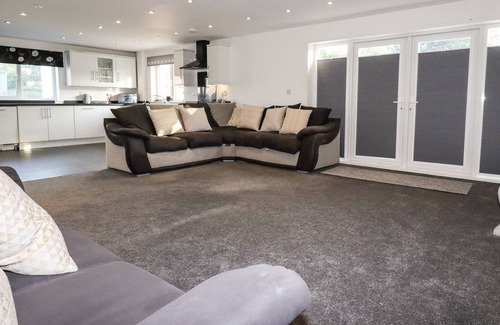 Camborne House | THE GROVE, family friendly, with a garden in Camborne