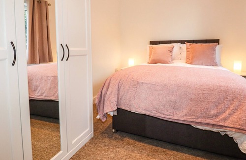 Camborne House | THE GROVE, family friendly, with a garden in Camborne
