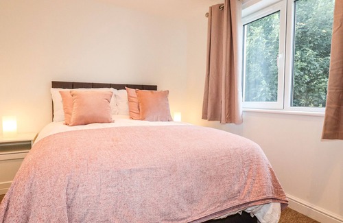 Camborne House | THE GROVE, family friendly, with a garden in Camborne
