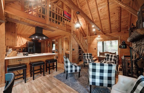 Big Canoe Cabin | The Guest House – Historic Log cabin in Big Canoe