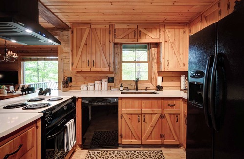 Big Canoe Cabin | The Guest House – Historic Log cabin in Big Canoe