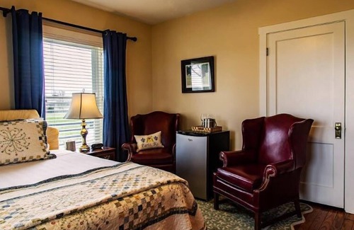 Paris Bed & Breakfast | The Guesthouse at Rosecrest Farm