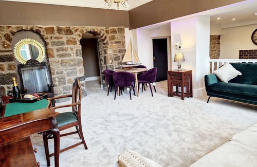 Knott End-on-Sea Apartment | The Hamilton Luxury Apartments - Lord William Suite