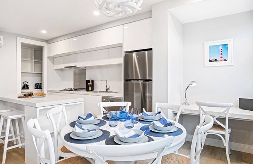 Port Melbourne Apartment | The Hamptons 2 Bed Deluxe Aptartment